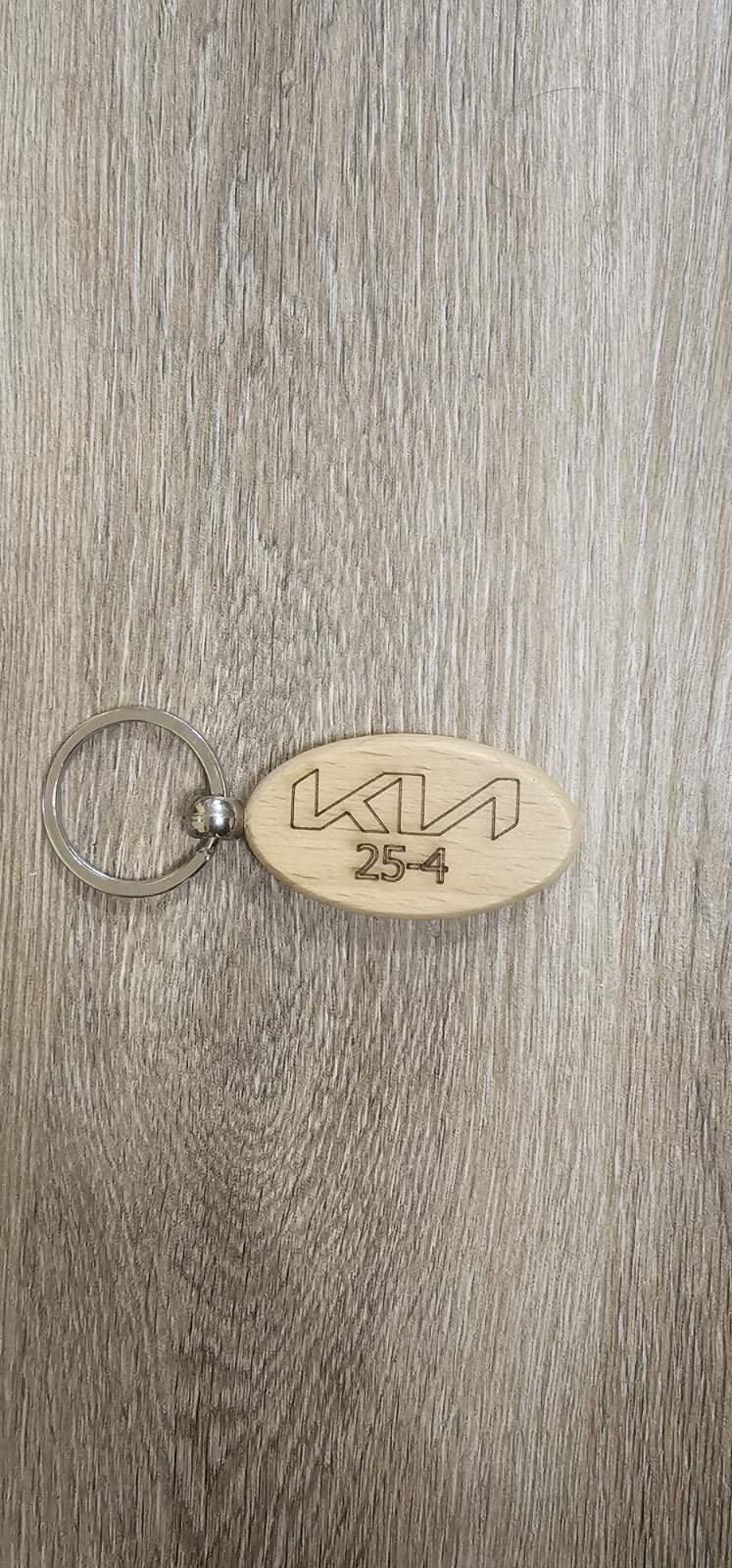 Персонализиран дървен ключодържател